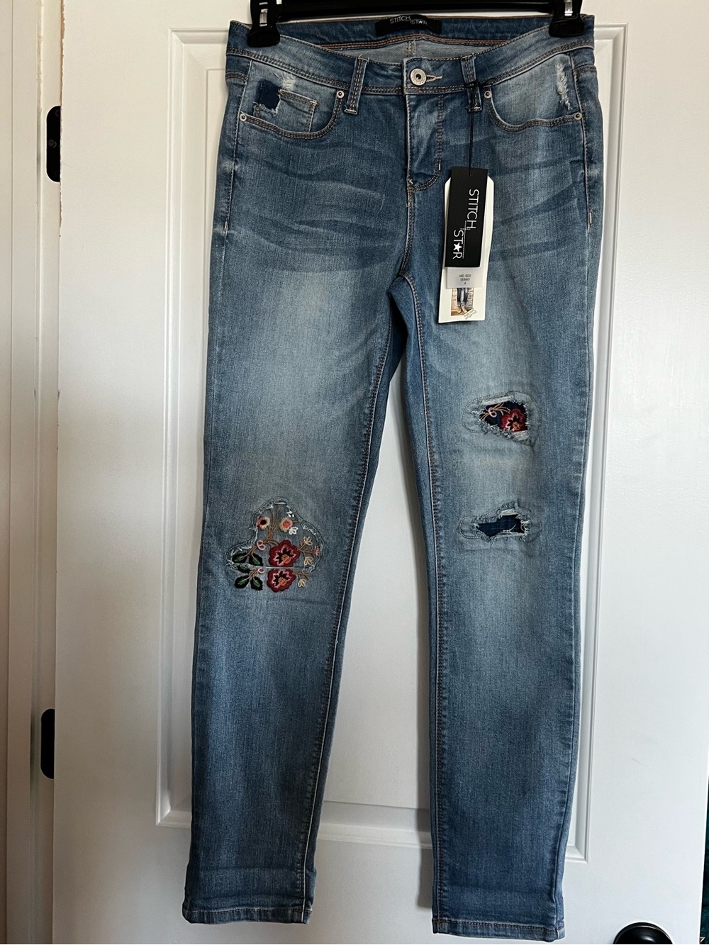 Women’s Light Blue Embroidered Skinny Jeans